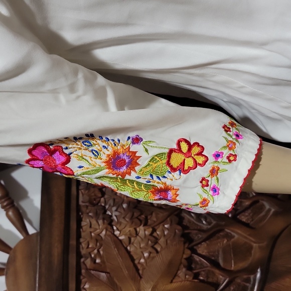 Royal Moda ARTSY Women's size M Colorful Embroidered Tunic Blouse - Picture 3 of 9